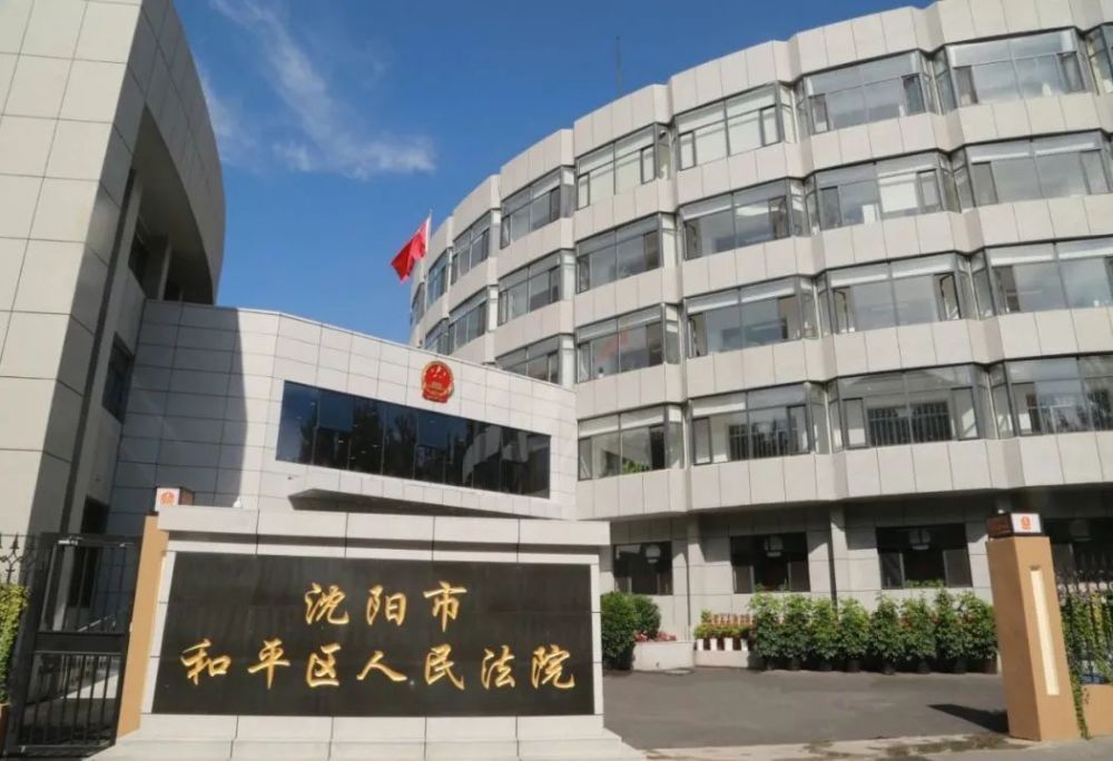 下半场，新疆命中率明显下降，杨瀚森连续造成杀伤罚球拿分，鲍威尔续上火力，青岛不断蚕食分差并完成反超，末节青岛稳扎稳打将分差拉开到20分，新疆大势已去无力回天，最后时刻鲍威尔累计技犯遭逐。